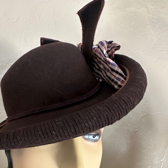 DISTINGUISHED 1940s\' BROWN FEDORA WITH TAFFETA BOWS + UNIQUE BRIM EDGING main image 8